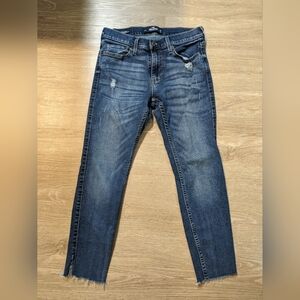 30/32 Distressed & Cropped Hollister Jeans